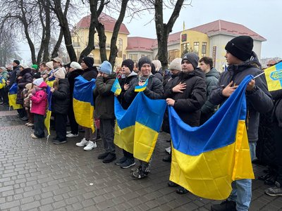 На Вінниччині зустріли захисника, який пробув у полоні понад три роки На Вінниччині зустріли захисника, який пробув у полоні понад три роки