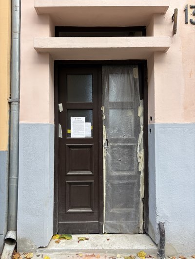 Які парадні двері цьогоріч відреставрували у Чернівцях та скільки це вартувало Які парадні двері цьогоріч відреставрували у Чернівцях та скільки це вартувало