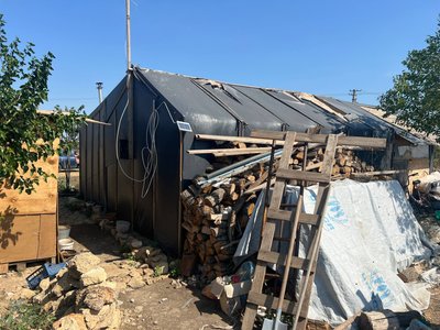 Без зручностей і електрики, зате – ближче до дому. Як живуть внутрішні переселенці на Херсонщині Без зручностей і електрики, зате – ближче до дому. Як живуть внутрішні переселенці на Херсонщині
