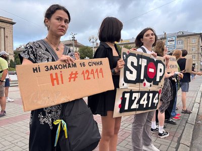 У Черкасах вдруге відбулася акція на підтримку незалежності НАБУ та САП У Черкасах вдруге відбулася акція на підтримку незалежності НАБУ та САП