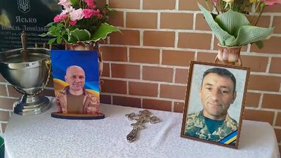 Меморіальні дошки відкрили героям на стіні місцевої школи в Райківцях Меморіальні дошки відкрили героям на стіні місцевої школи в Райківцях