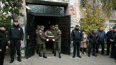 "Такі люди народжуються нечасто": у Чернігові попрощалися з колишнім очільником міліції області Віктором Свинарьовим "Такі люди народжуються нечасто": у Чернігові попрощалися з колишнім очільником міліції області Віктором Свинарьовим