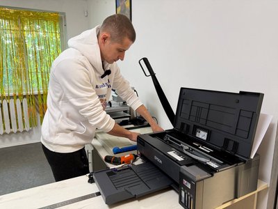 На Вінниччині ветеран відкрив крамницю-майстерню разом із родиною загиблого побратима На Вінниччині ветеран відкрив крамницю-майстерню разом із родиною загиблого побратима