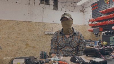 Перший дрон зібрав сам: історія техніка БПЛА на псевдо «Директор» з бригади «Червона Калина» Перший дрон зібрав сам: історія техніка БПЛА на псевдо «Директор» з бригади «Червона Калина»
