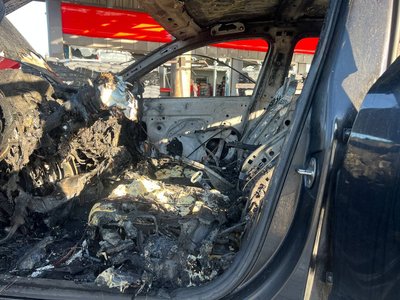 Згоріла автівка Згоріла автівка
