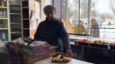 "Наш будинок підскочив, а у сусідки стеля впала": що розповідають очевидці атаки РФ по центру Новгорода-Сіверського "Наш будинок підскочив, а у сусідки стеля впала": що розповідають очевидці атаки РФ по центру Новгорода-Сіверського