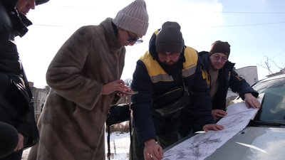 Рівнянка занепокоєна будівництвом на газових трубах біля її будинку Рівнянка занепокоєна будівництвом на газових трубах біля її будинку