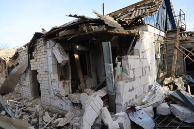 "Понад десять влучань було. Все скрізь летіло та падало". Жителі Чорнобаївки та Степанівки на Херсонщині про удари РФ "Понад десять влучань було. Все скрізь летіло та падало". Жителі Чорнобаївки та Степанівки на Херсонщині про удари РФ