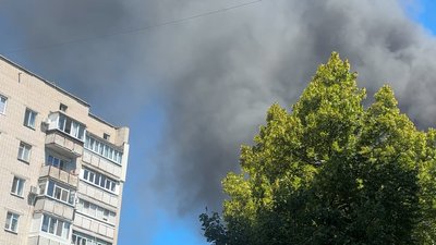 "Багато було вибухів: колеса вибухали, балони": очевидці про атаку РФ по гаражному кооперативу на околиці Чернігова "Багато було вибухів: колеса вибухали, балони": очевидці про атаку РФ по гаражному кооперативу на околиці Чернігова