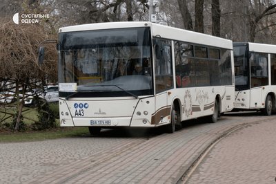 Безоплатні соціальні автобуси в Одесі: як вони працюють замість трамваїв і тролейбусів Безоплатні соціальні автобуси в Одесі: як вони працюють замість трамваїв і тролейбусів