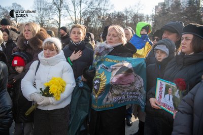 В Одесі вшанували пам’ять загиблих захисників і передали державну нагороду родині полеглого офіцера В Одесі вшанували пам’ять загиблих захисників і передали державну нагороду родині полеглого офіцера