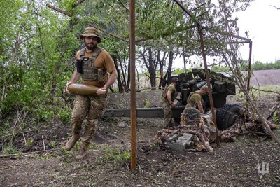 Тероризують цивільних, приховують бронетехніку в Бахмуті: військова — про тактику РФ на Краматорському напрямку Тероризують цивільних, приховують бронетехніку в Бахмуті: військова — про тактику РФ на Краматорському напрямку