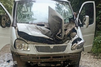 Російські військові атакували молоковоз та легковий автомобіль на Сумщині Російські військові атакували молоковоз та легковий автомобіль на Сумщині