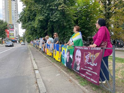"Доводиться боротися з болем сам на сам": у Черкасах відбулася акція "Не мовчи — полон вбиває"