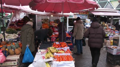 Що купують на "новорічний стіл": репортаж з продуктового ринку в Рівному Що купують на "новорічний стіл": репортаж з продуктового ринку в Рівному