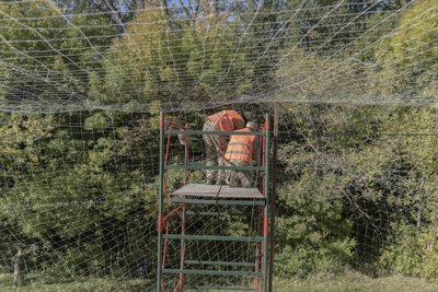 Військові роблять антидроновий коридор на Харківському шосе Військові роблять антидроновий коридор на Харківському шосе