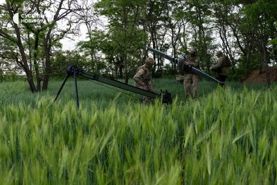 Військові 121-ї бригади тероборони готують до роботи розвідувальний БпЛА "Гор". Херсонщина, травень 2026 року Військові 121-ї бригади тероборони готують до роботи розвідувальний БпЛА "Гор". Херсонщина, травень 2026 року