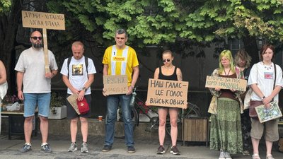 В Україні тривають протести проти відставки Федорова. День шостий В Україні тривають протести проти відставки Федорова. День шостий