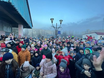 З піснями, виставами та подарунками: до Миколаєва прибув "Потяг святого Миколая" З піснями, виставами та подарунками: до Миколаєва прибув "Потяг святого Миколая"