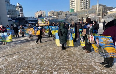 У Хмельницькому проходить 180 акція "Поверніть героїв з полону. Знайдіть безвісти зниклих" У Хмельницькому проходить 180 акція "Поверніть героїв з полону. Знайдіть безвісти зниклих"