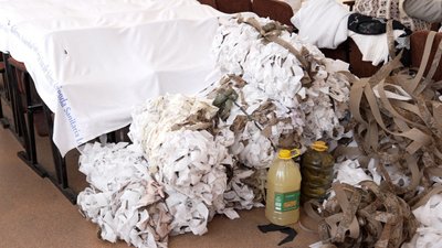 Потрібні білого кольору: на Вінниччині плетуть маскувальні сітки Потрібні білого кольору: на Вінниччині плетуть маскувальні сітки