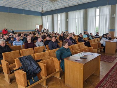 На Житомирщині жителі громади прийшли на сесію, аби виступити проти відновлення робіт на місцевому кар'єрі На Житомирщині жителі громади прийшли на сесію, аби виступити проти відновлення робіт на місцевому кар'єрі