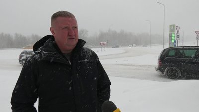 "Ще треба 32 градуси морозу": як автомобілісти та пішоходи справляються з наслідками снігопаду у Рівному "Ще треба 32 градуси морозу": як автомобілісти та пішоходи справляються з наслідками снігопаду у Рівному