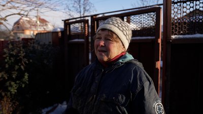 "Вікон та стелі немає, а ялинка вистояла": що розповідають мешканці пошкоджених будинків про атаку РФ на Чернігів "Вікон та стелі немає, а ялинка вистояла": що розповідають мешканці пошкоджених будинків про атаку РФ на Чернігів