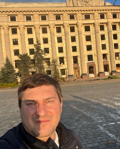 Андрій Одарченко на площі Свободи у Харкові 4 травня 2022 року Андрій Одарченко на площі Свободи у Харкові 4 травня 2022 року