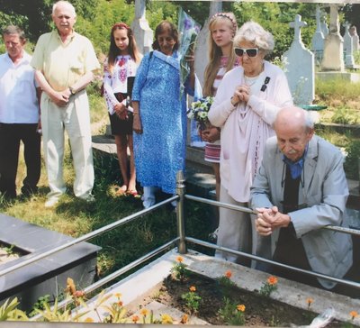 Богдан Гаврилишин, економіст, діяч, на молигі матері Богдан Гаврилишин, економіст, діяч, на молигі матері