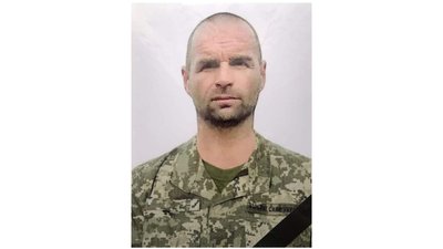 У селі на Житомирщині на могилі захисника понівечили прапори У селі на Житомирщині на могилі захисника понівечили прапори