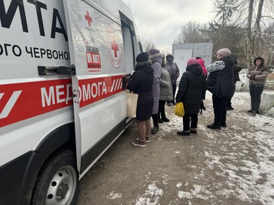 "Аптека на колесах": як жителі сіл правобережної Херсонщини отримують потрібні ліки "Аптека на колесах": як жителі сіл правобережної Херсонщини отримують потрібні ліки
