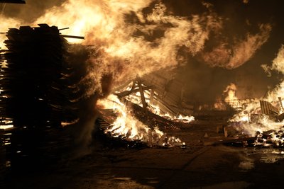 Пожежа на промисловому об'єкті в Основ'янському районі Харкова внаслідок влучання 27 жовтня 2026 Пожежа на промисловому об'єкті в Основ'янському районі Харкова внаслідок влучання 27 жовтня 2026