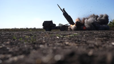 «Снаряд ще летить, а ми вже їдемо назад»: ексклюзивна робота РСЗВ HIMARS на Дніпропетровщині «Снаряд ще летить, а ми вже їдемо назад»: ексклюзивна робота РСЗВ HIMARS на Дніпропетровщині