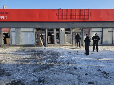 Наслідки влучання по ринку в Слобідському районі Харкова Наслідки влучання по ринку в Слобідському районі Харкова