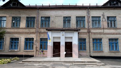 Корпус дитсадка №13 у Вінниці закрили через аварійний стан після обстрілу РФ: що кажуть батьки та міська влада Корпус дитсадка №13 у Вінниці закрили через аварійний стан після обстрілу РФ: що кажуть батьки та міська влада