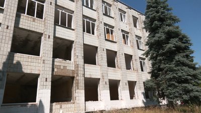 Батьки учнів розмобленого ліцею №25 кажуть, що будівлю можна відновити Батьки учнів розмобленого ліцею №25 кажуть, що будівлю можна відновити