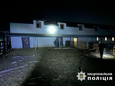 На Київщині пошкоджені будинки, авто та господарські споруди через атаку дронів На Київщині пошкоджені будинки, авто та господарські споруди через атаку дронів