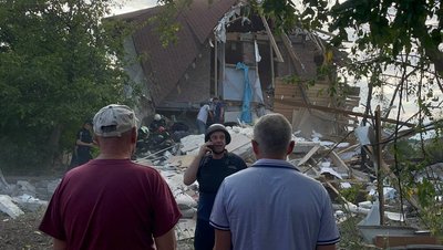 Зруйнований російською авіабомбою будинок у Харкові, 10 червня 2024 року Зруйнований російською авіабомбою будинок у Харкові, 10 червня 2024 року