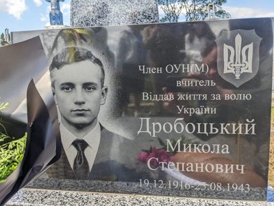 Військовий встановив пам’ятники загиблим повстанцям на Рівненщині: що він розповів Військовий встановив пам’ятники загиблим повстанцям на Рівненщині: що він розповів