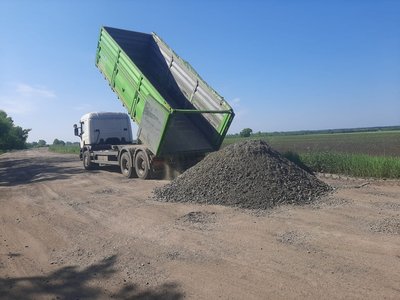 На Великописарівщині ремонтують дорогу за 10 км від кордону На Великописарівщині ремонтують дорогу за 10 км від кордону