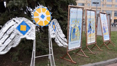 У Луцьку прикрашають ялинкове тріо до різдвяно-новорічних свят: скільки грошей витратять з бюджету У Луцьку прикрашають ялинкове тріо до різдвяно-новорічних свят: скільки грошей витратять з бюджету