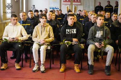 Допомагали дітям у Броварах після авіакатастрофи. У ДСНС нагородили старшокласників Допомагали дітям у Броварах після авіакатастрофи. У ДСНС нагородили старшокласників