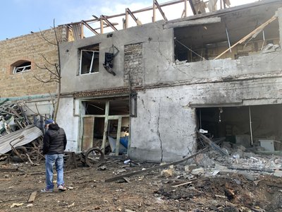 "Народився в сорочці": розповіді очевидців про нічний обстріл Миколаєва "Народився в сорочці": розповіді очевидців про нічний обстріл Миколаєва