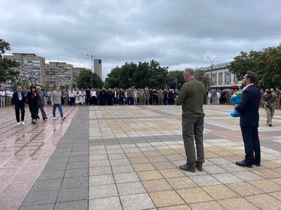 За мужність і захист України: в Черкасах у День Прапора нагородили захисників За мужність і захист України: в Черкасах у День Прапора нагородили захисників