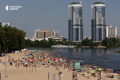 муніципальний пляж "Молодіжний" в Гідропарку у Києві 13 липня 2024 року, спека у Києві муніципальний пляж "Молодіжний" в Гідропарку у Києві 13 липня 2024 року, спека у Києві