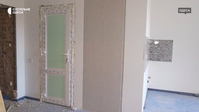Замінили вікна, двері та ремонтують палати: як відновлюють пошкоджений пологовий будинок №5 в Одесі Замінили вікна, двері та ремонтують палати: як відновлюють пошкоджений пологовий будинок №5 в Одесі