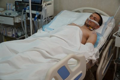 "Думали, не врятуємо — стан був надтяжким". На Дніпропетровщині лікують військового, який потрапив під танковий обстріл "Думали, не врятуємо — стан був надтяжким". На Дніпропетровщині лікують військового, який потрапив під танковий обстріл