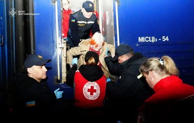 На Житомирщину з Донецької області прибув евакуаційний потяг із людьми похилого віку На Житомирщину з Донецької області прибув евакуаційний потяг із людьми похилого віку