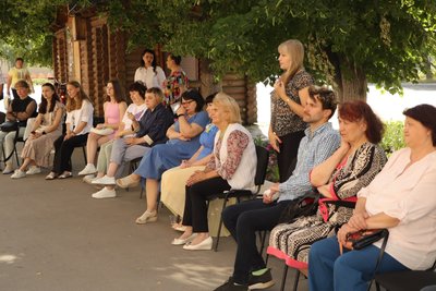 "Тільки не пиши мені про війну". В охтирській бібліотеці провели благодійно-поетичний марафон "Тільки не пиши мені про війну". В охтирській бібліотеці провели благодійно-поетичний марафон